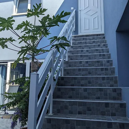 Apartment T2 Na Da - Yellow Door